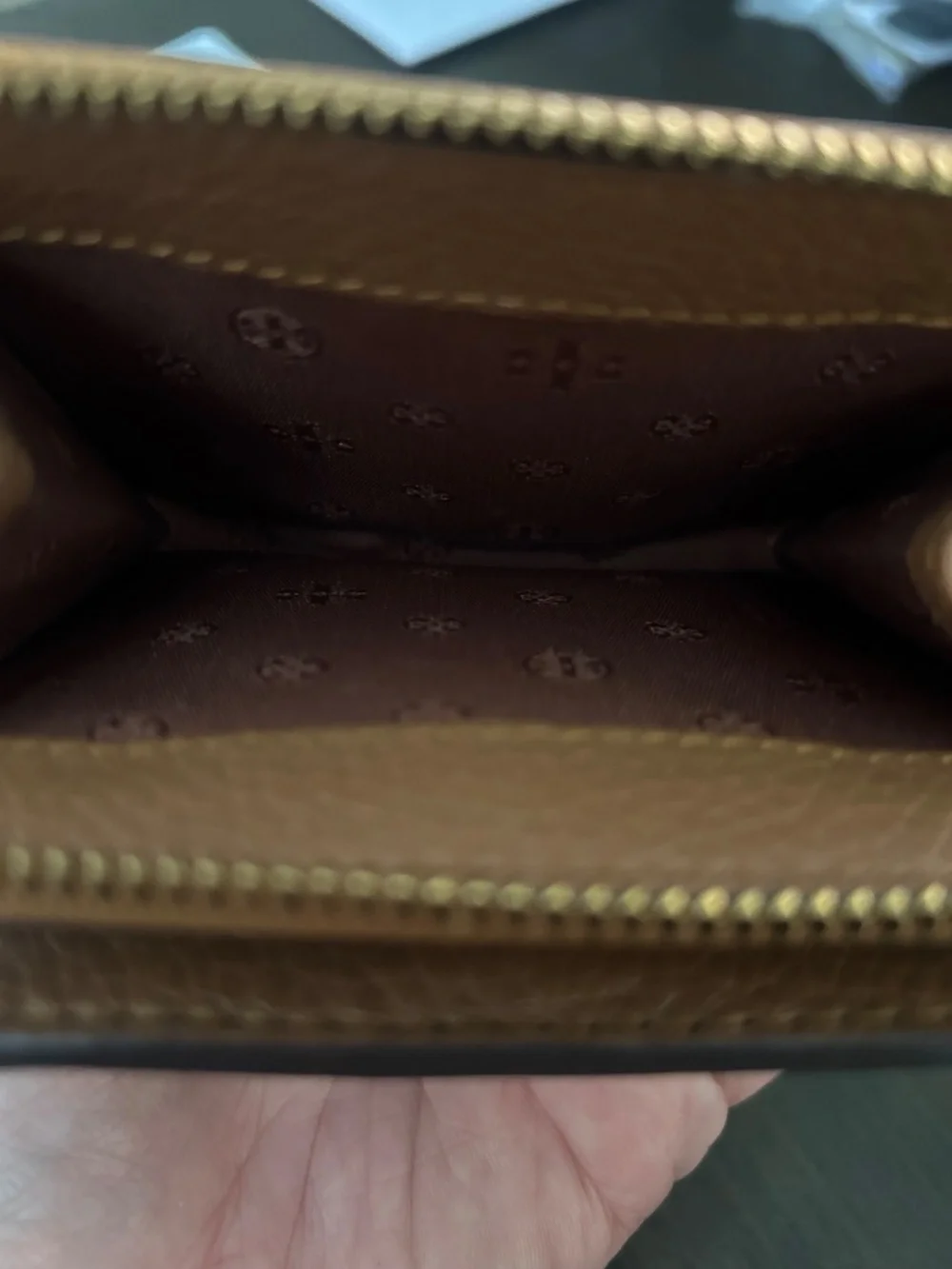 Tory Burch Logo Wallet - Picture 4 of 7